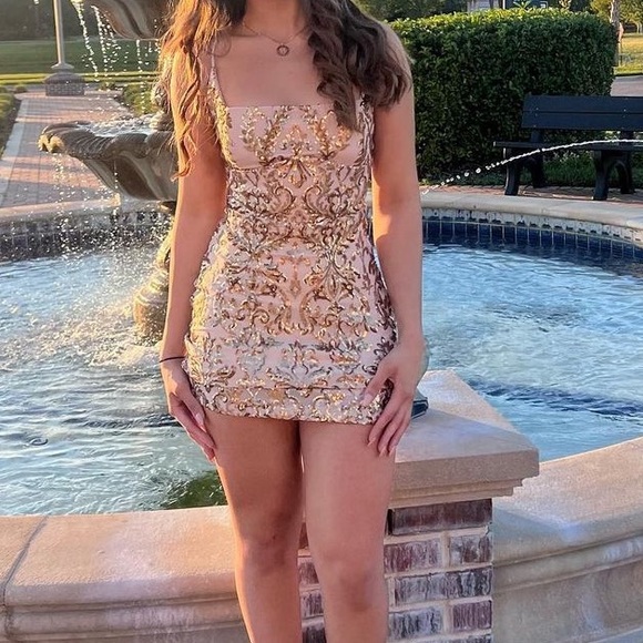 WINDSOR GOLD DRESS SIZE SMALL WORN ONLY ONCE - Picture 8 of 8